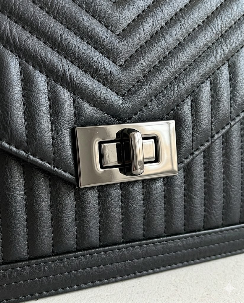 ALDO Mini Jerilini twist lock closure detail on black top handle satchel