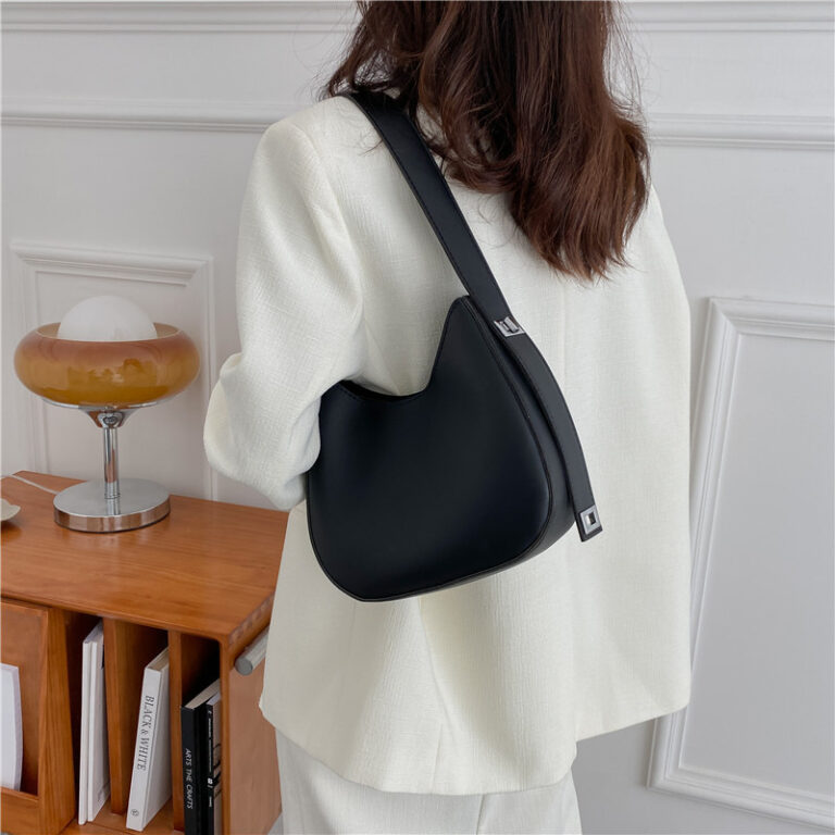 Korean Retro Underarm Shoulder Bag