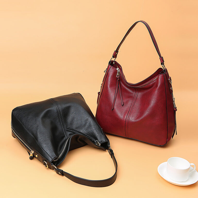Lunéra Classic Hobo Bag