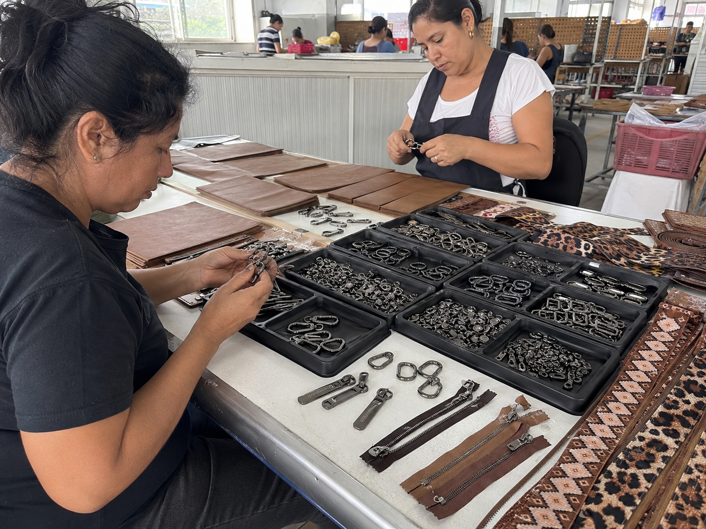 Hardware Receiving QC Hardware receiving QC inspection for Wrangler Aztec Crossbody Purse fittings